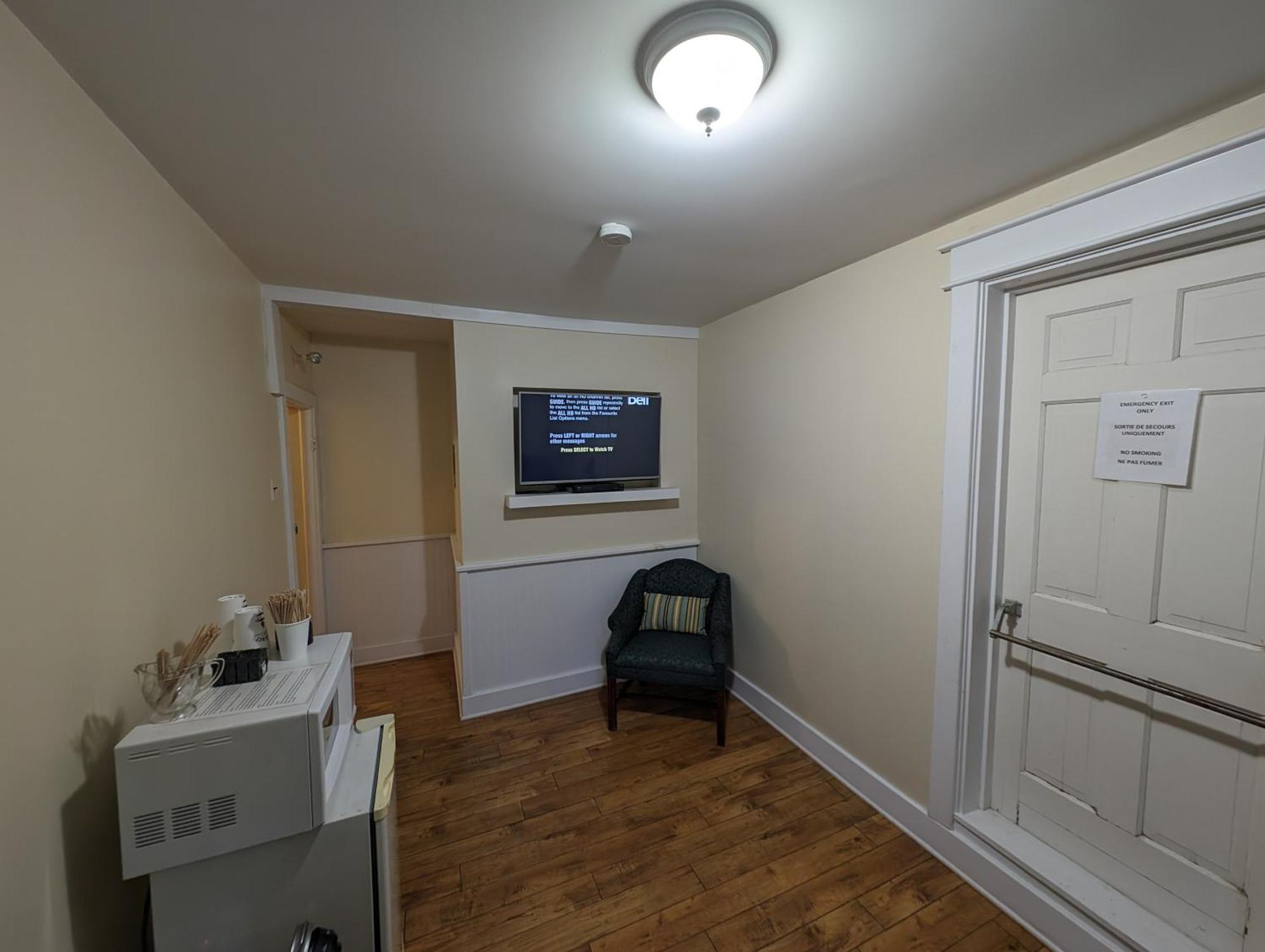Pine Lodge Bristol エクステリア 写真